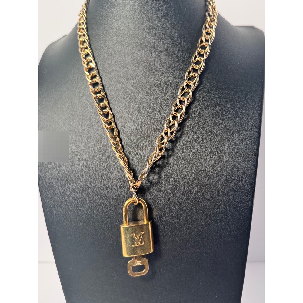 Louis Vuitton Padlock & Key 301 &  generic‎ Gold Curb Chain Necklace  18"